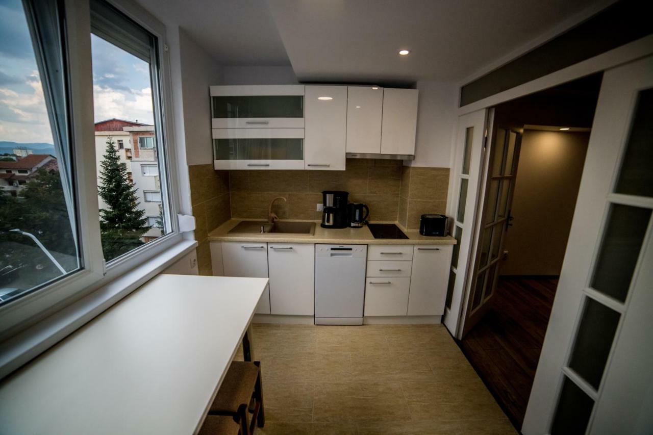 Apartament Sorina Maria Lägenhet Deva Exteriör bild